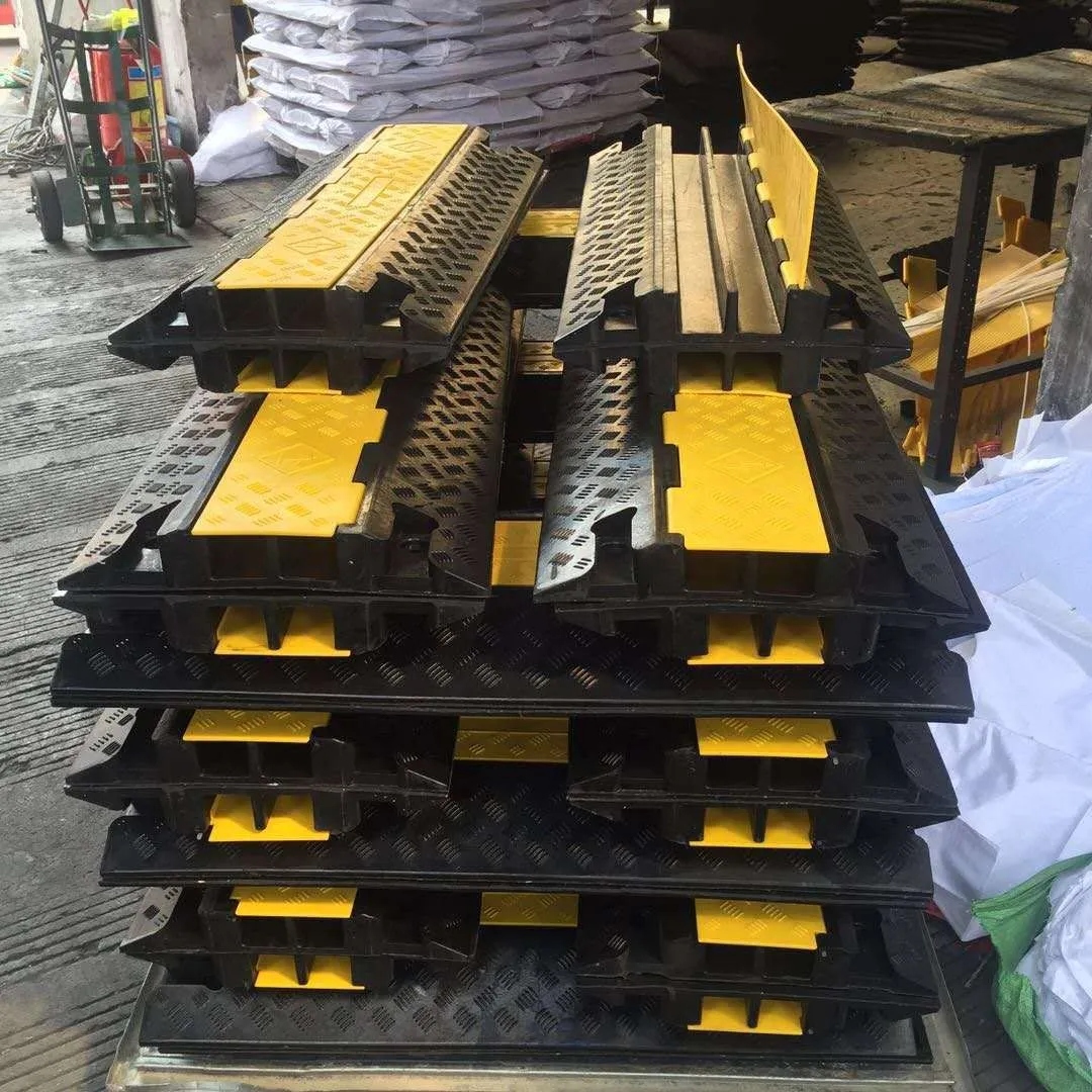 Heavy Duty 2-Channel Rubber Cable Protector Hose Ramp