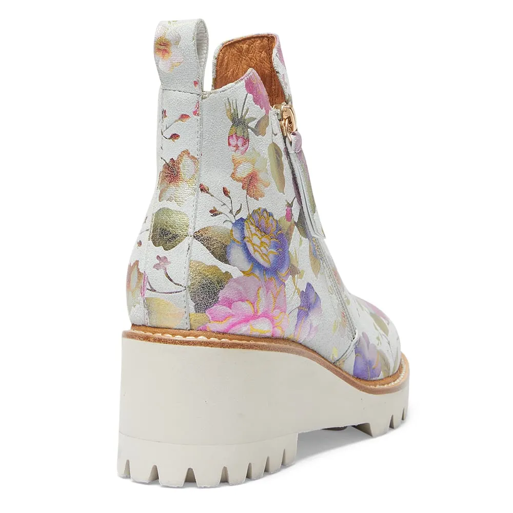 Jester Boot in White