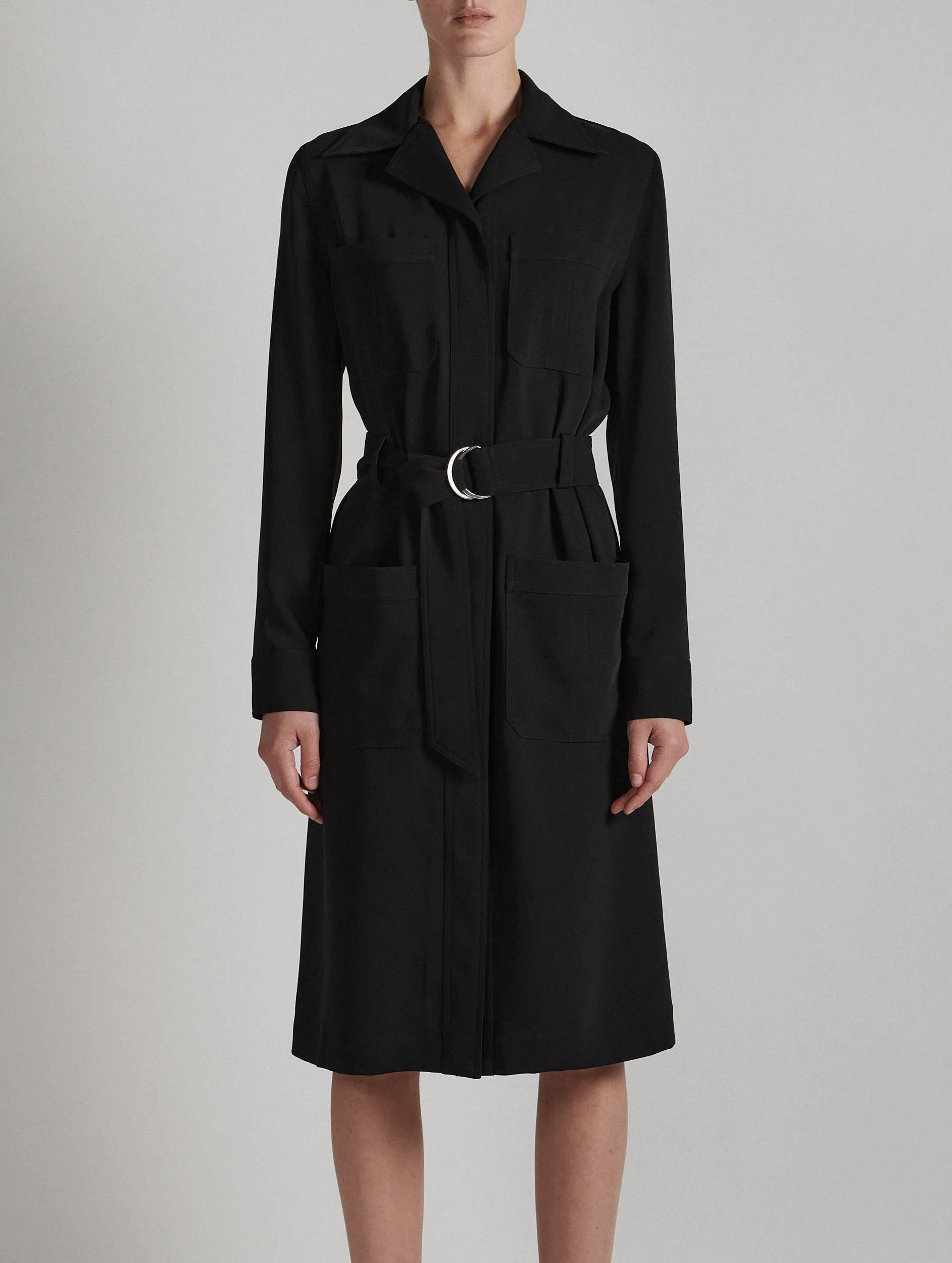 Robe-manteau en crêpe fluide noire