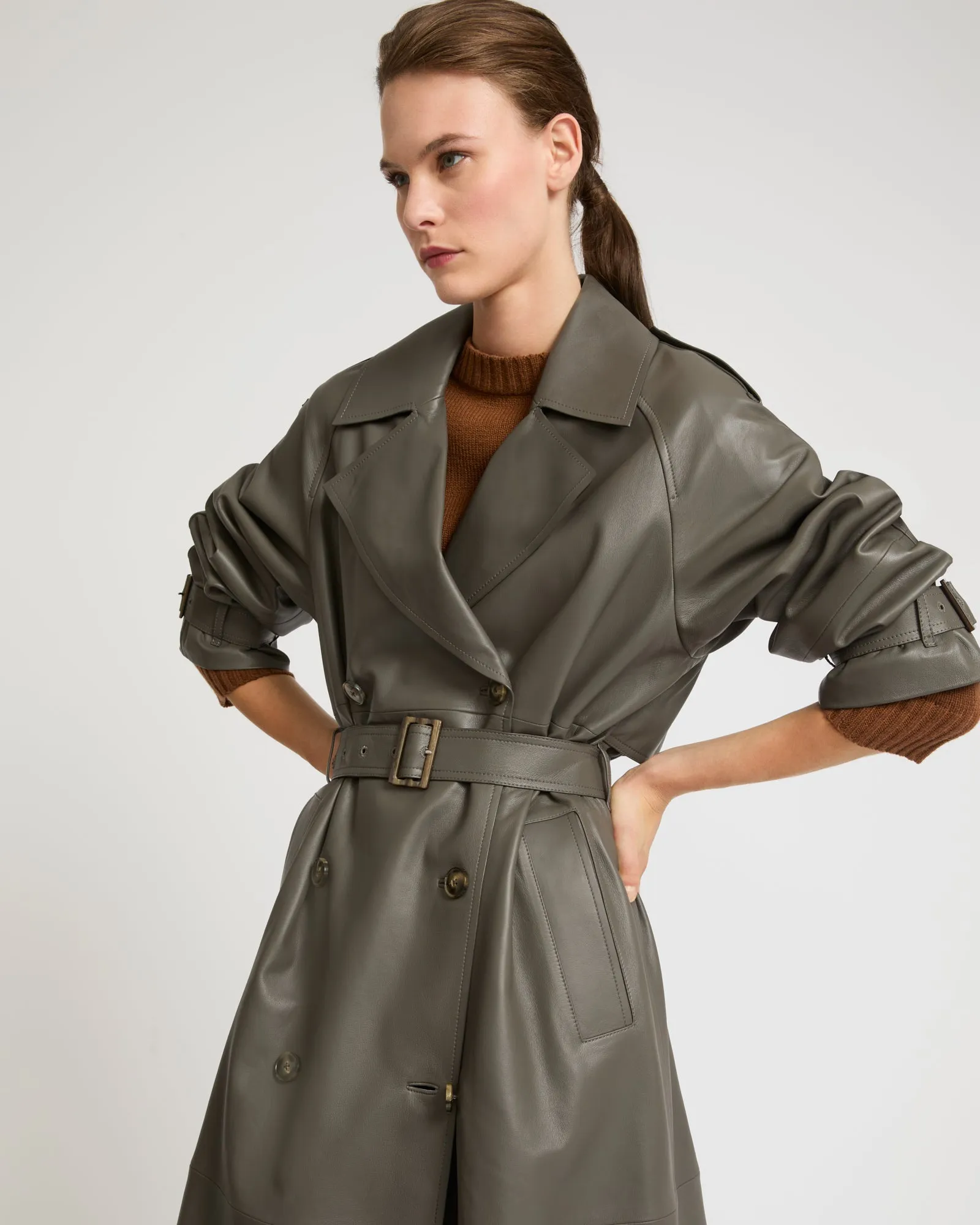Trench long ceinturé en cuir d'agneau