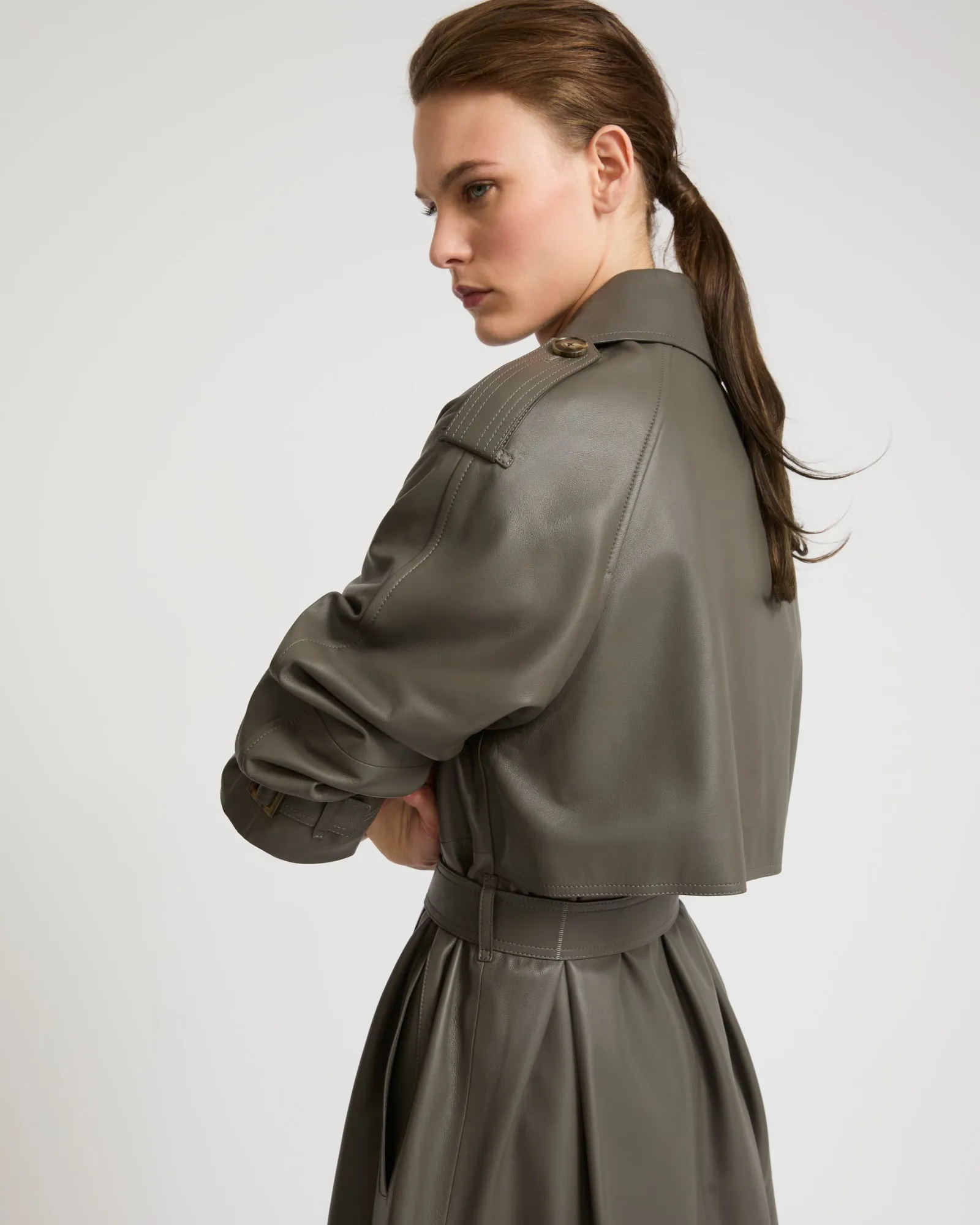 Trench long ceinturé en cuir d'agneau